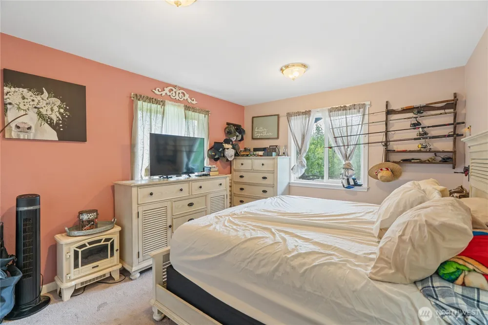 1904 North River Road Cosmopolis, WA 98537