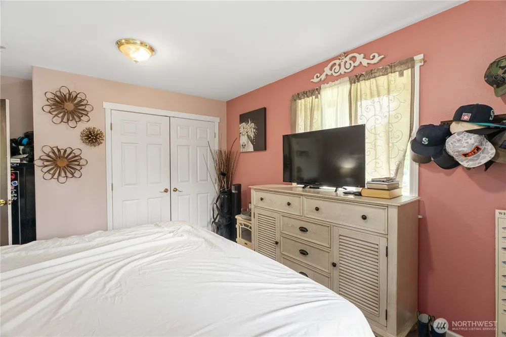 1904 North River Road Cosmopolis, WA 98537