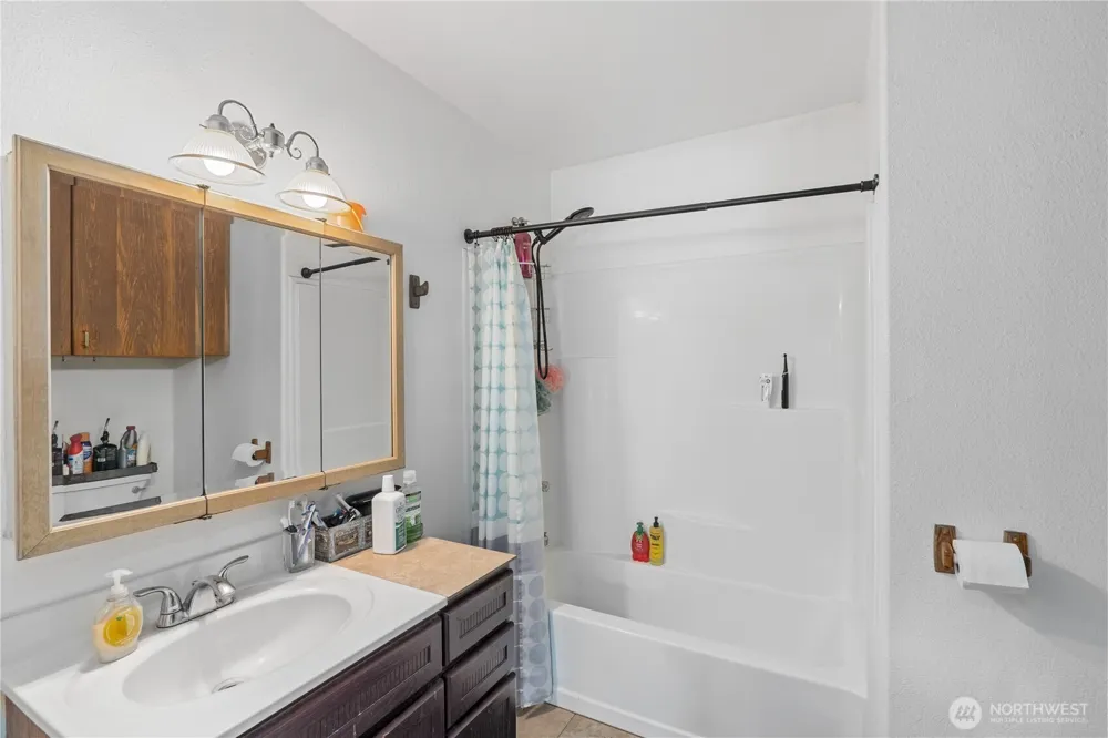 1904 North River Road Cosmopolis, WA 98537