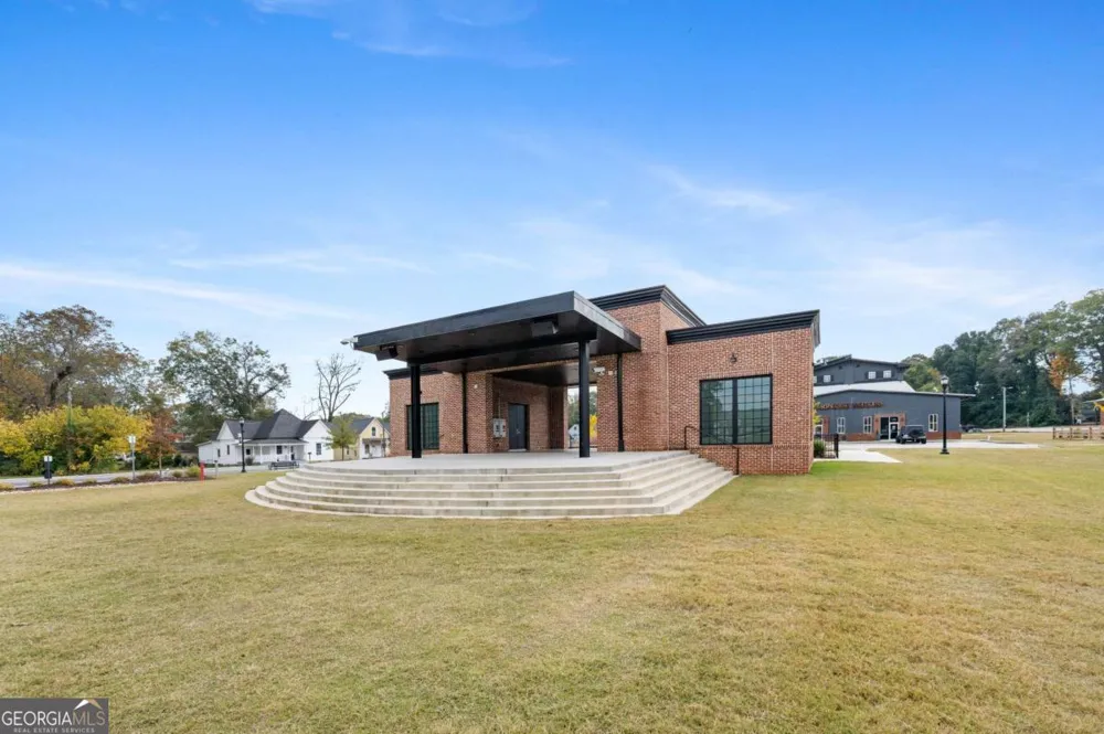 1007 New Lacy ST Monroe, GA 30655