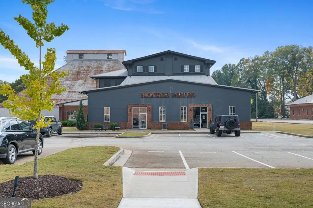 1007 New Lacy ST Monroe, GA 30655