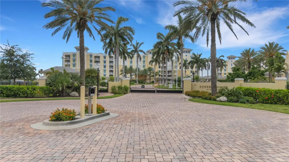 795 COLLANY ROAD #304 St Petersburg, FL 33715