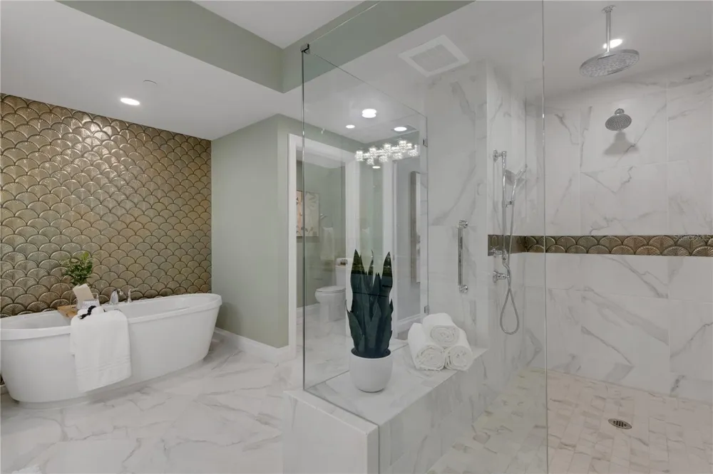 795 COLLANY ROAD #304 St Petersburg, FL 33715