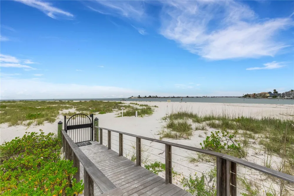 795 COLLANY ROAD #304 St Petersburg, FL 33715