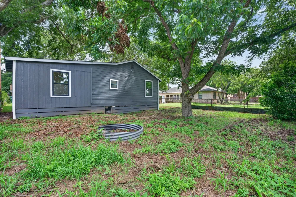 1506 Clay Street Brenham, TX 77833