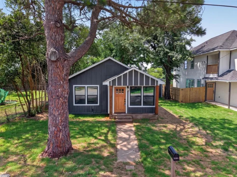 1506 Clay Street Brenham, TX 77833