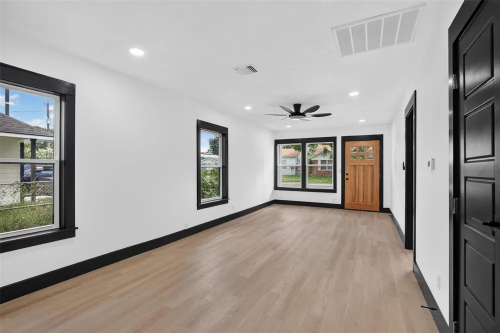 1506 Clay Street Brenham, TX 77833