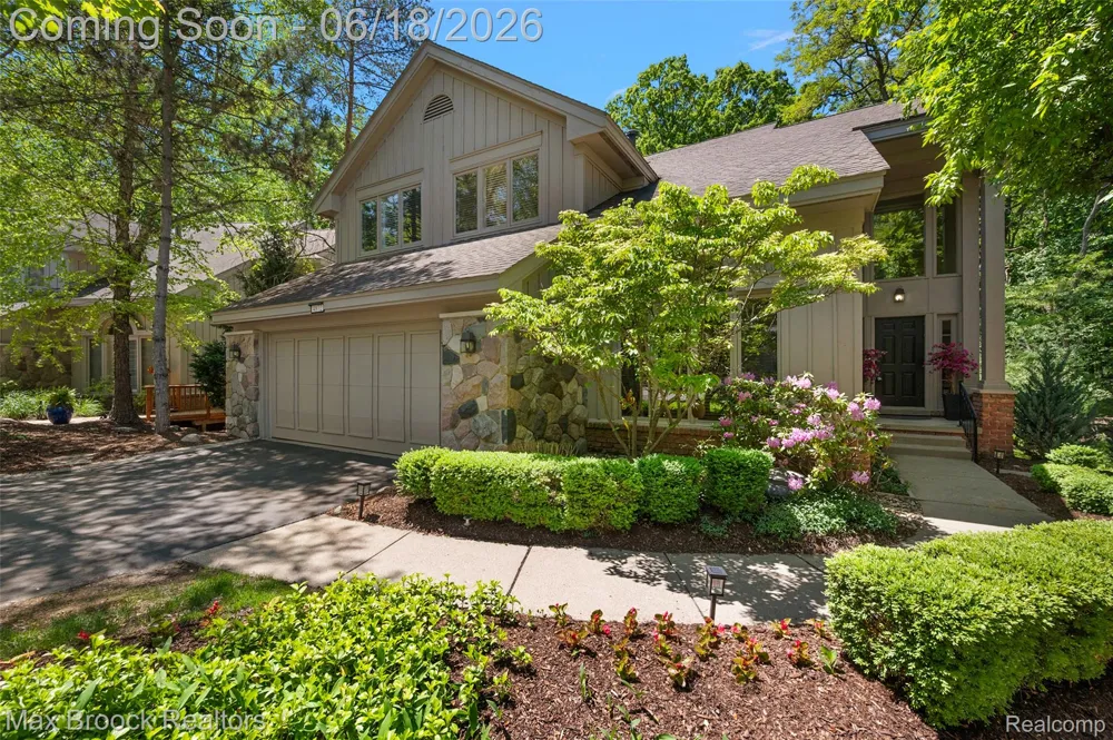 4872 Cliffside Drive West Bloomfield Charter Township, MI 48323