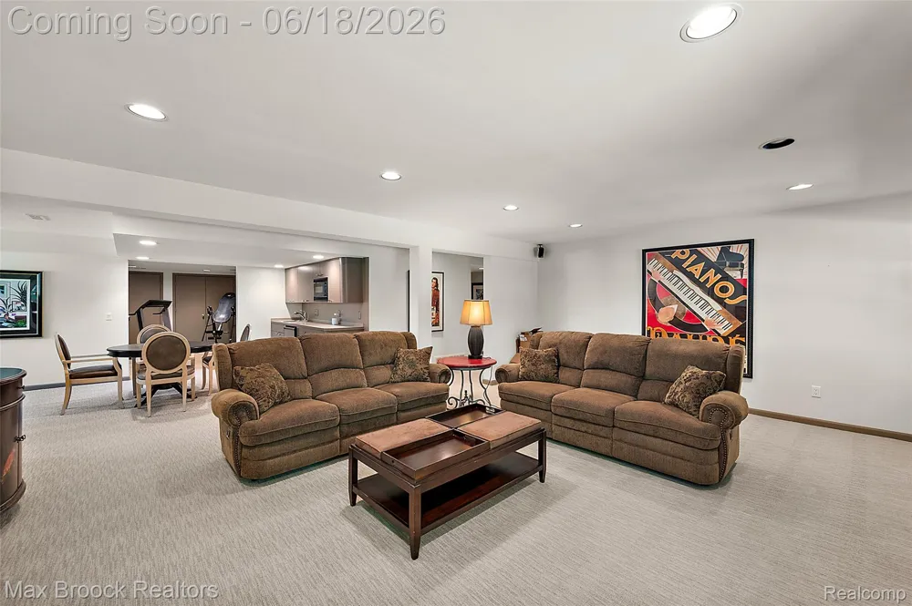 4872 Cliffside Drive West Bloomfield Charter Township, MI 48323