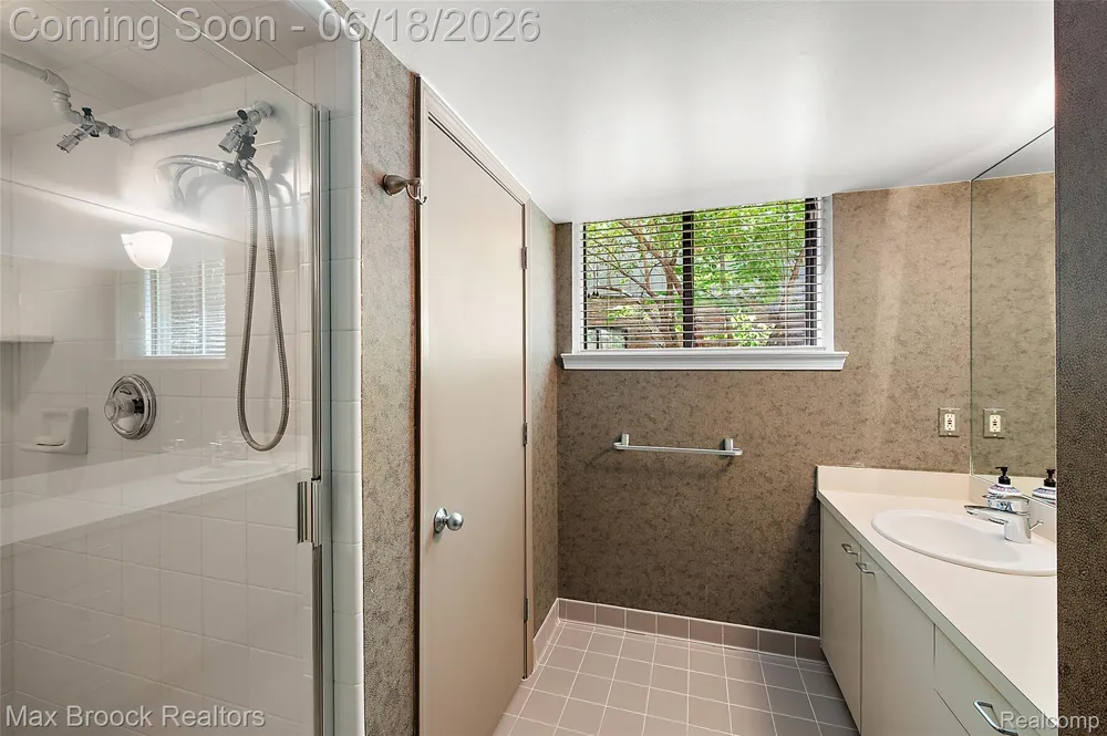 4872 Cliffside Drive West Bloomfield Charter Township, MI 48323