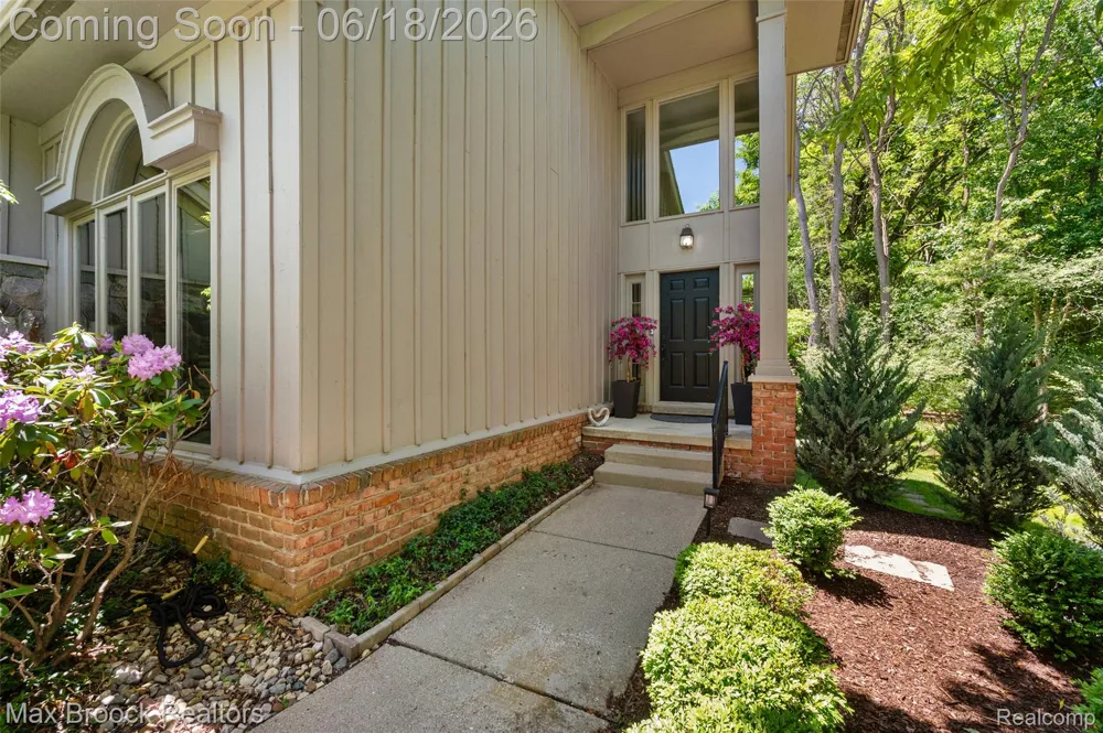4872 Cliffside Drive West Bloomfield Charter Township, MI 48323