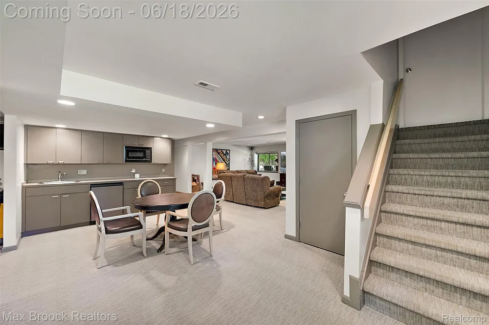 4872 Cliffside Drive West Bloomfield Charter Township, MI 48323