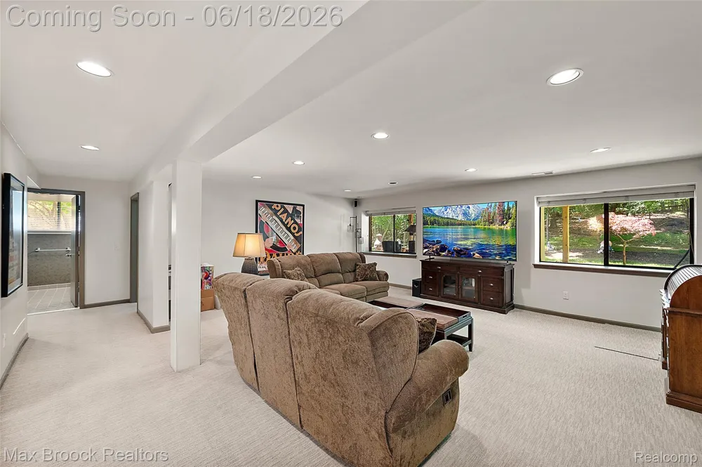 4872 Cliffside Drive West Bloomfield Charter Township, MI 48323