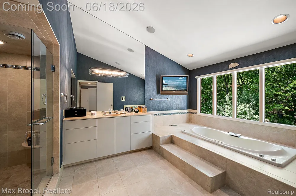 4872 Cliffside Drive West Bloomfield Charter Township, MI 48323