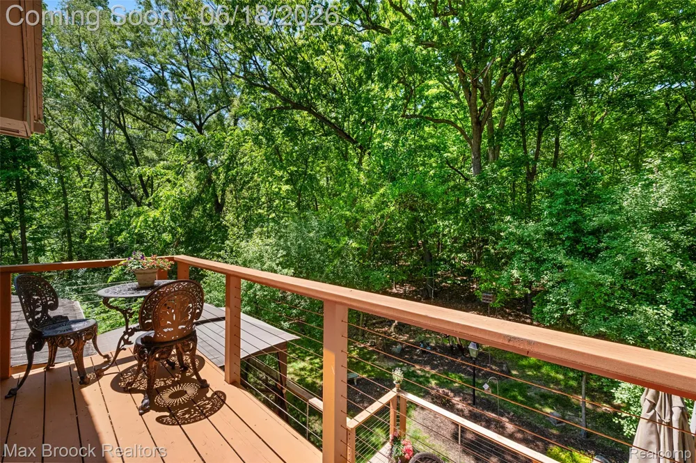 4872 Cliffside Drive West Bloomfield Charter Township, MI 48323