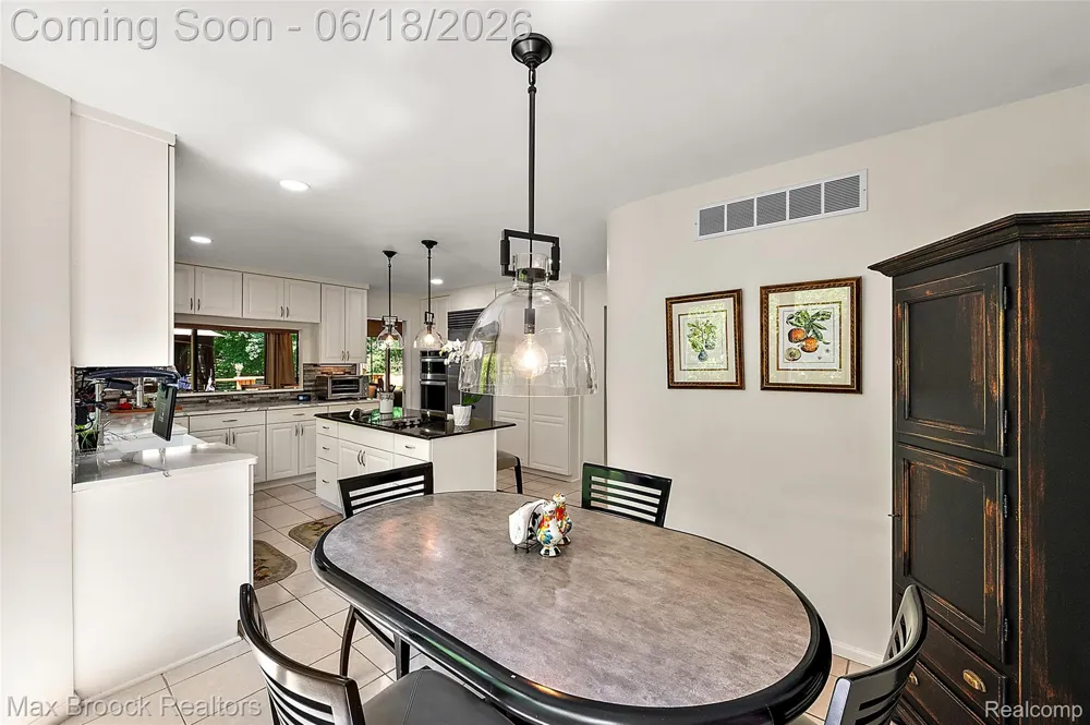 4872 Cliffside Drive West Bloomfield Charter Township, MI 48323