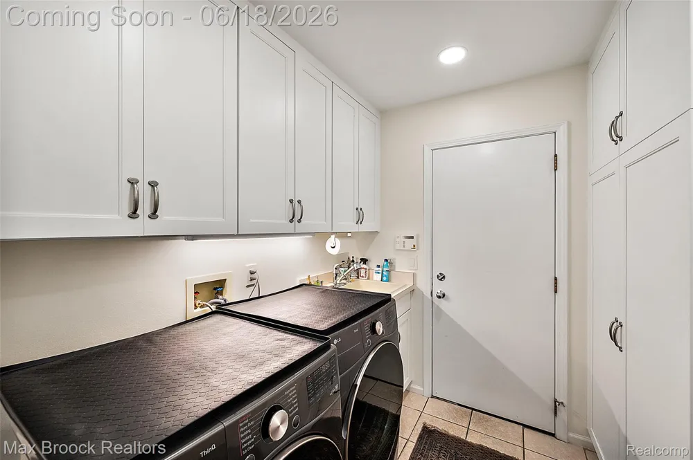 4872 Cliffside Drive West Bloomfield Charter Township, MI 48323