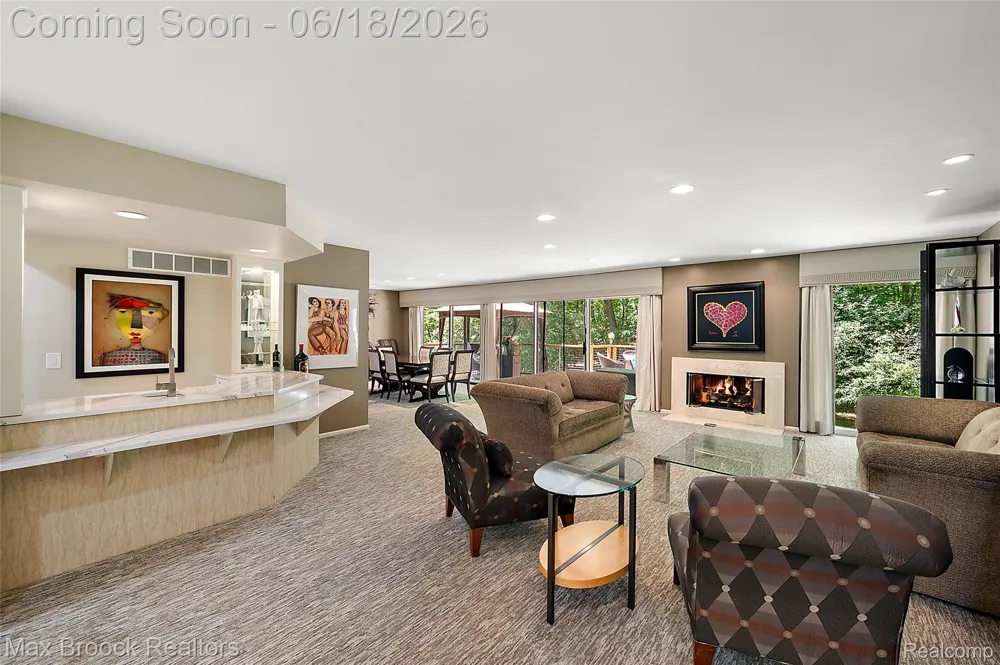 4872 Cliffside Drive West Bloomfield Charter Township, MI 48323