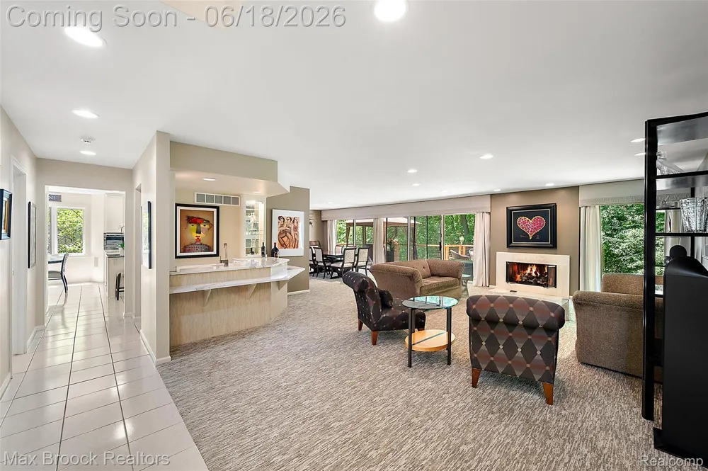 4872 Cliffside Drive West Bloomfield Charter Township, MI 48323