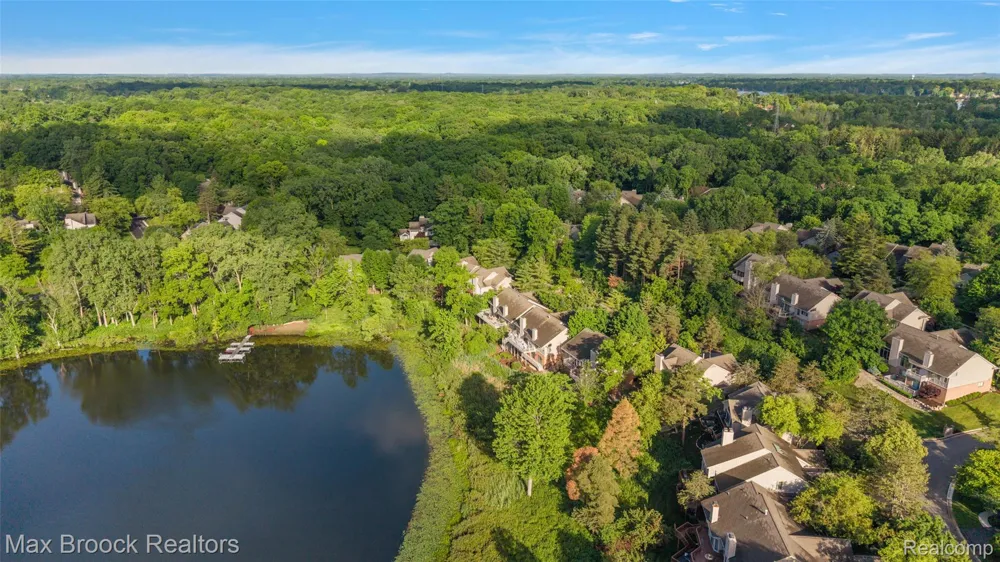 4872 Cliffside Drive West Bloomfield Charter Township, MI 48323
