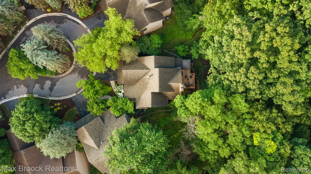 4872 Cliffside Drive West Bloomfield Charter Township, MI 48323