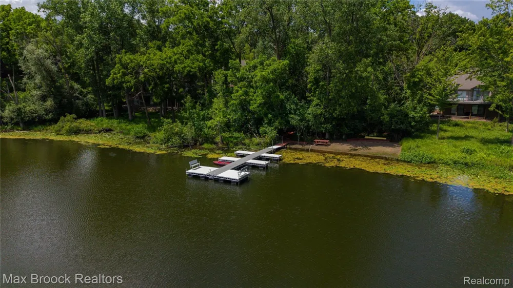 4872 Cliffside Drive West Bloomfield Charter Township, MI 48323
