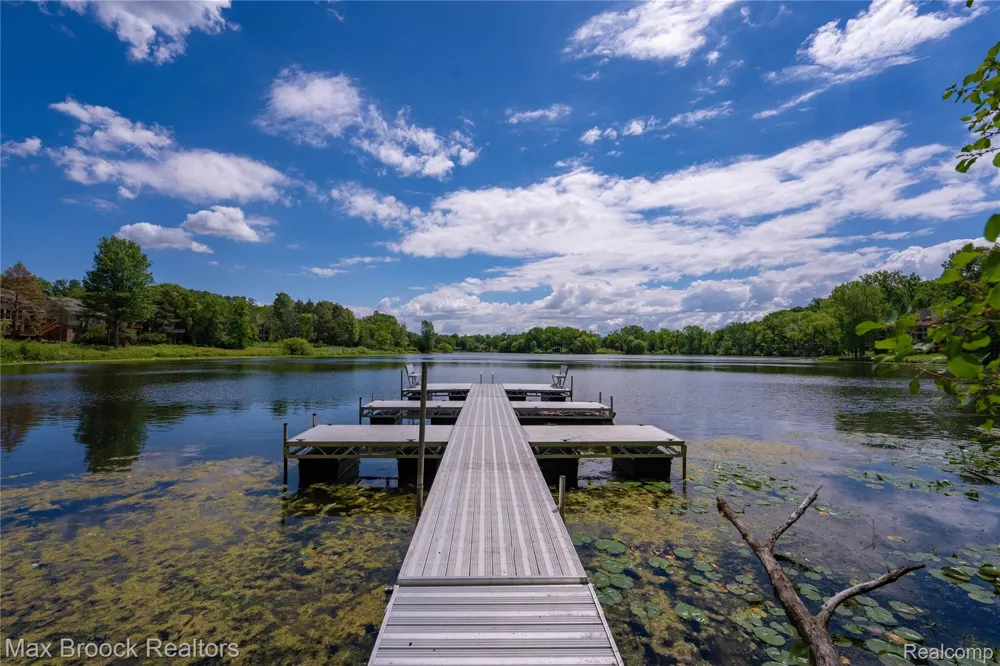 4872 Cliffside Drive West Bloomfield Charter Township, MI 48323