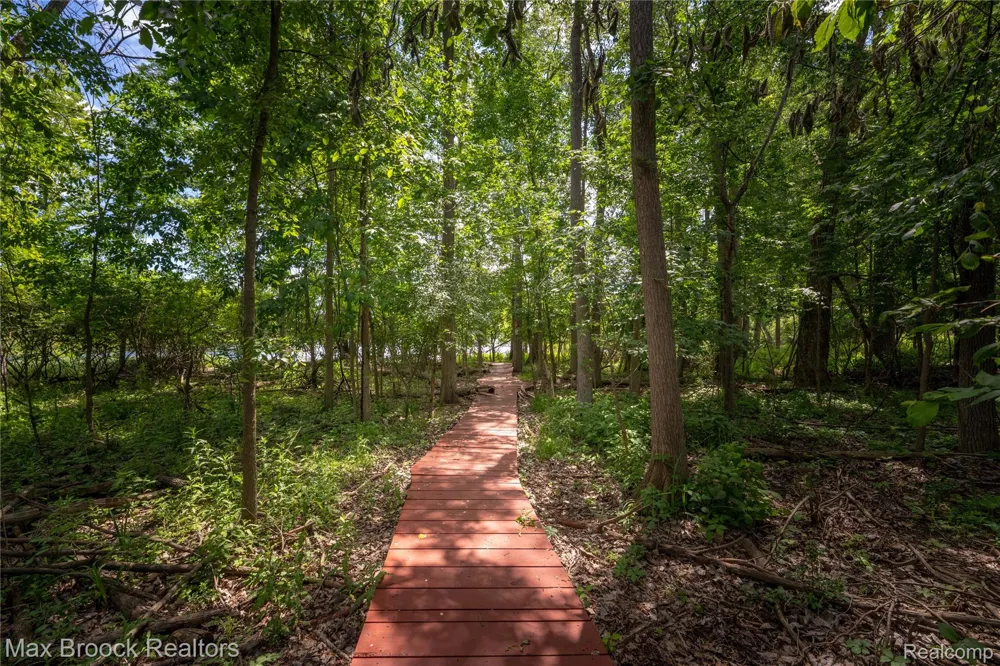4872 Cliffside Drive West Bloomfield Charter Township, MI 48323