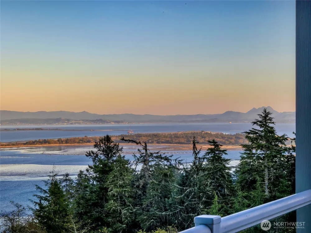 3224 Overlook Loop Ilwaco, WA 98624