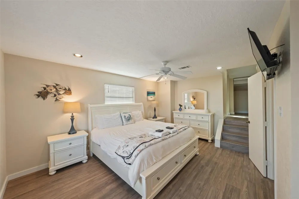 313 Schooner Drive Freeport, TX 77541