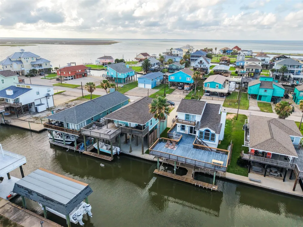 313 Schooner Drive Freeport, TX 77541