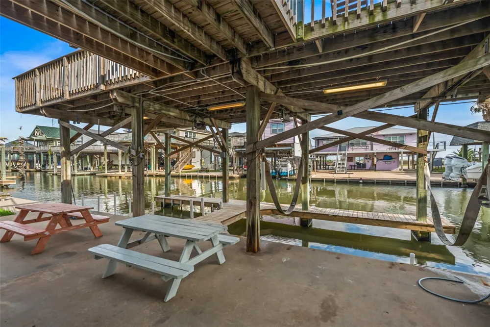 313 Schooner Drive Freeport, TX 77541