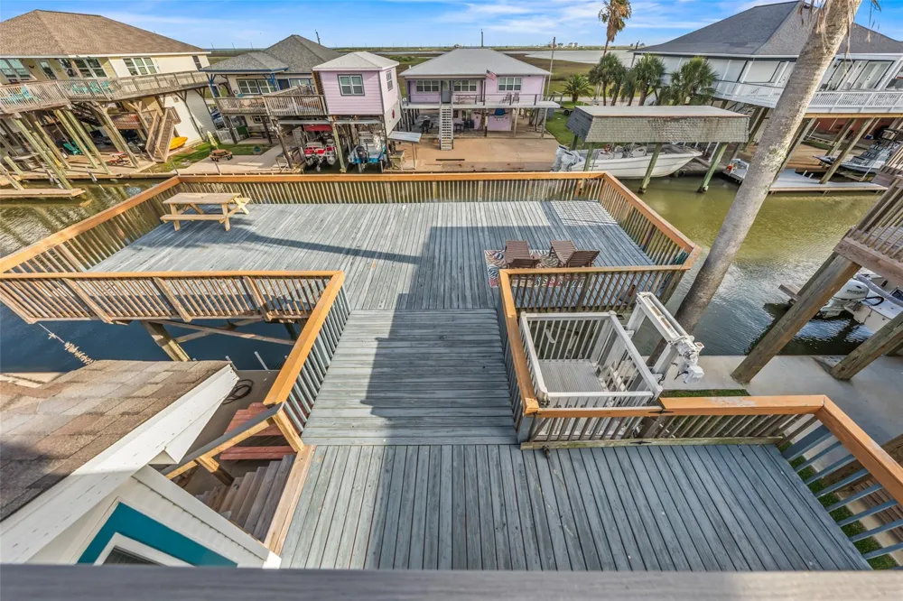 313 Schooner Drive Freeport, TX 77541