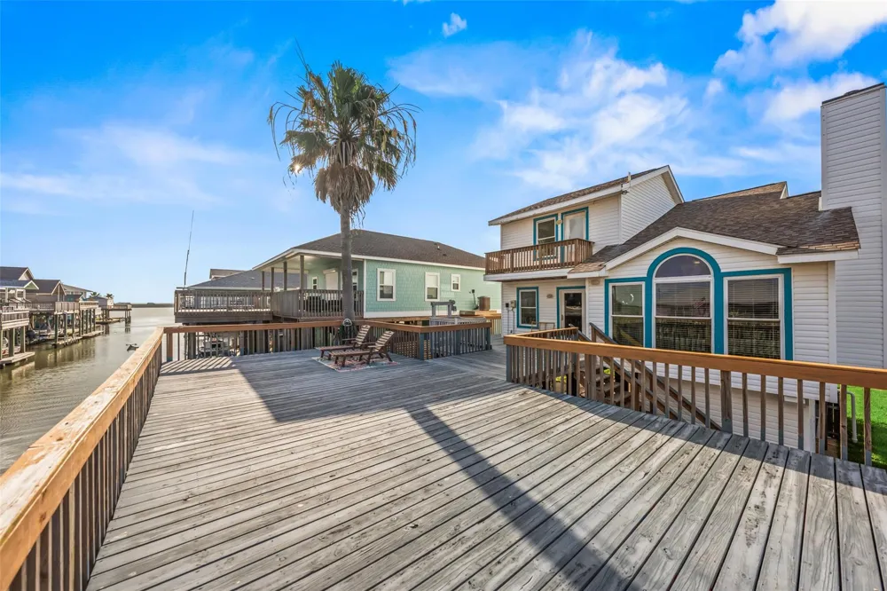 313 Schooner Drive Freeport, TX 77541