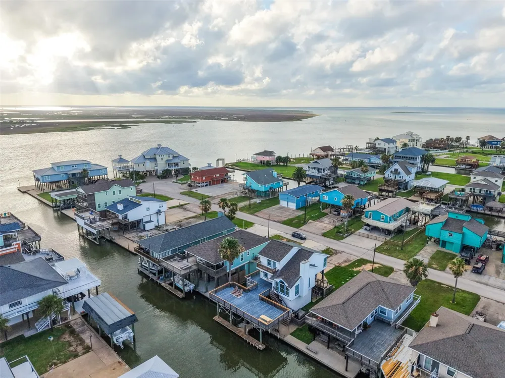 313 Schooner Drive Freeport, TX 77541