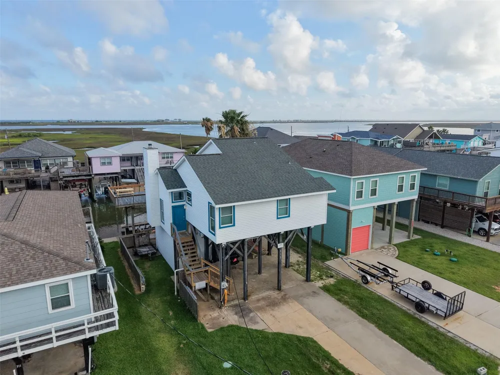 313 Schooner Drive Freeport, TX 77541