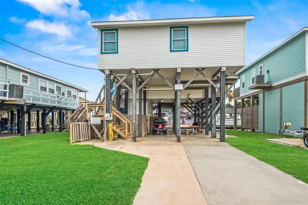 313 Schooner Drive Freeport, TX 77541