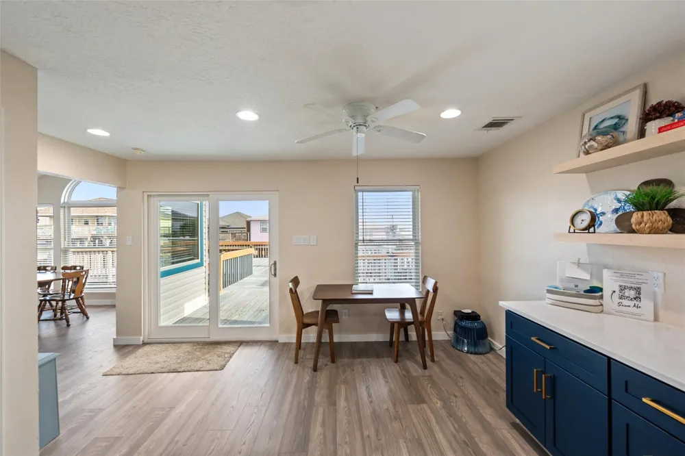 313 Schooner Drive Freeport, TX 77541