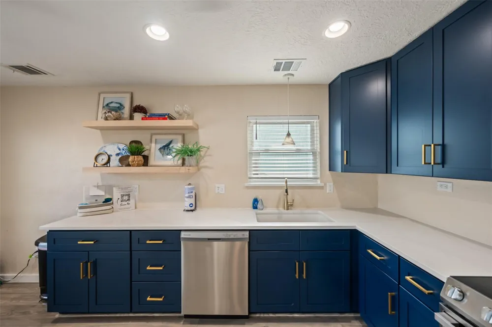 313 Schooner Drive Freeport, TX 77541