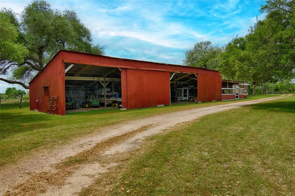 7755 Fm 1295 Moulton, TX 77975