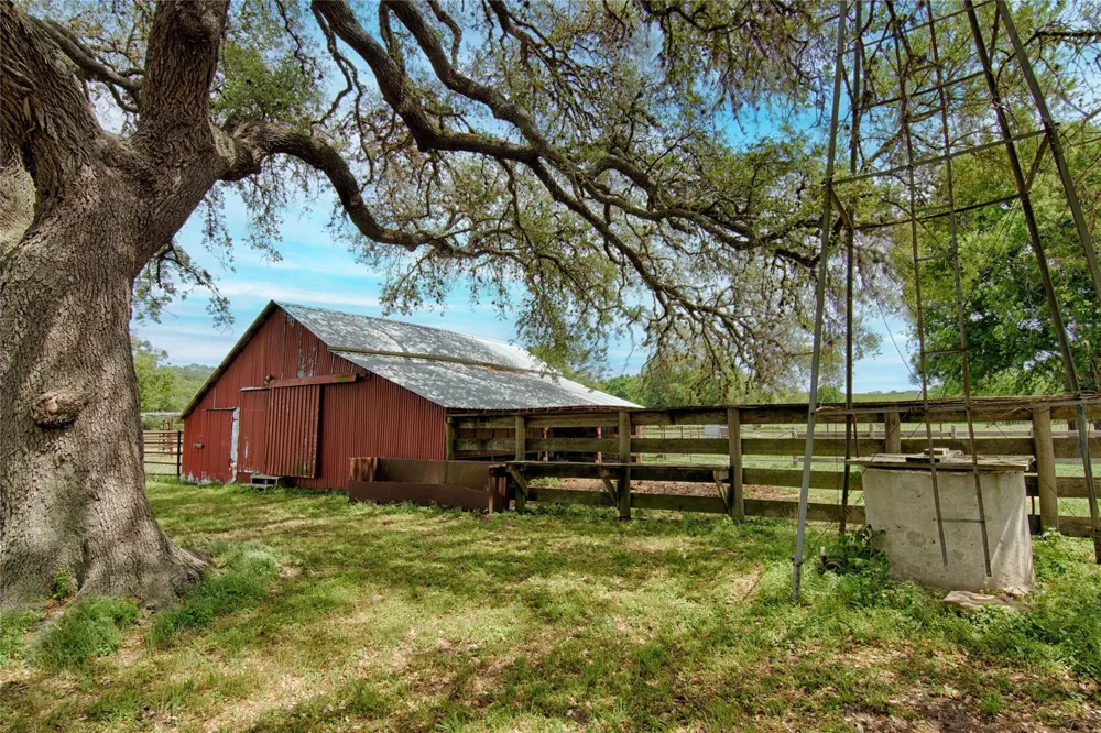 7755 Fm 1295 Moulton, TX 77975