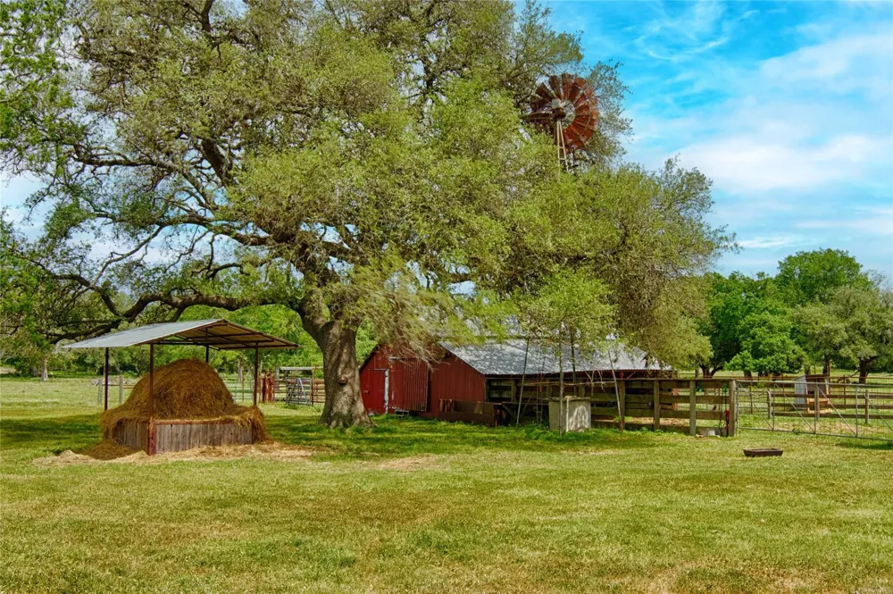 7755 Fm 1295 Moulton, TX 77975