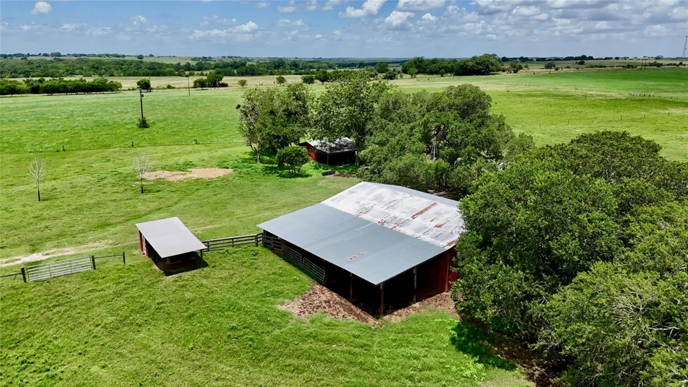 7755 Fm 1295 Moulton, TX 77975