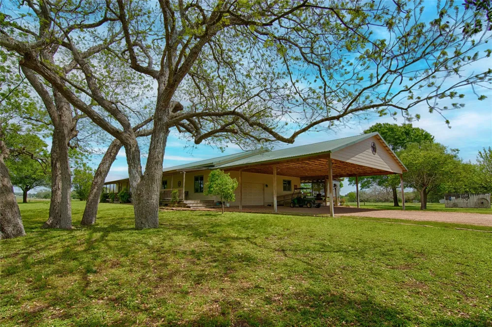 7755 Fm 1295 Moulton, TX 77975