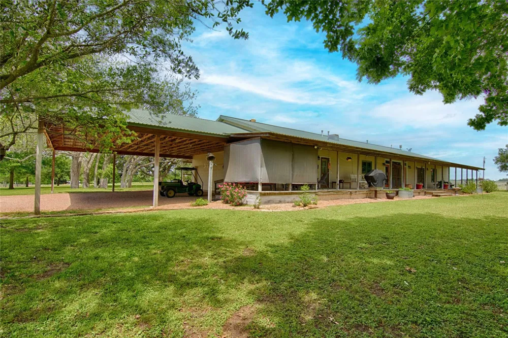 7755 Fm 1295 Moulton, TX 77975
