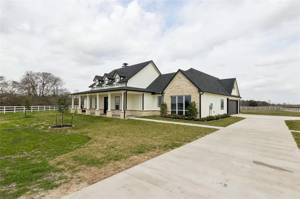 5766 Ward Bend  Rd Sealy, TX 77474