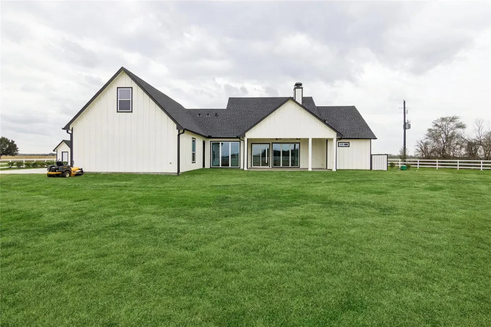 5766 Ward Bend  Rd Sealy, TX 77474