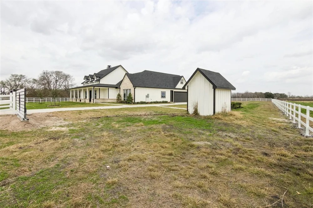 5766 Ward Bend  Rd Sealy, TX 77474