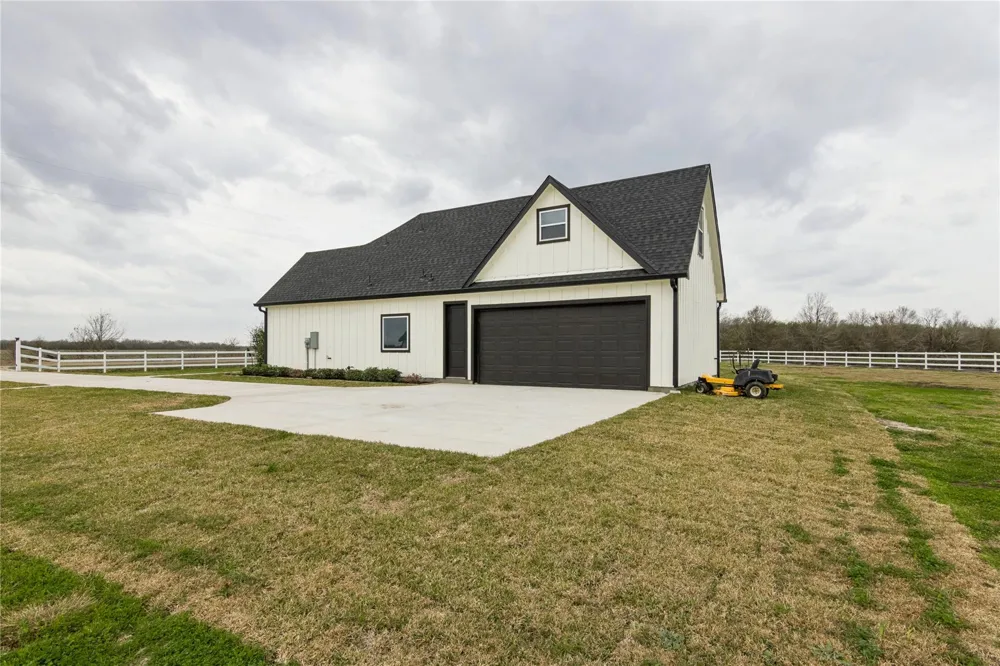 5766 Ward Bend  Rd Sealy, TX 77474