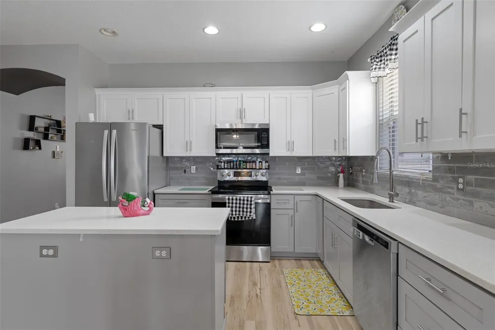 8483 PINETOP RIDGE LANE Brooksville, FL 34613